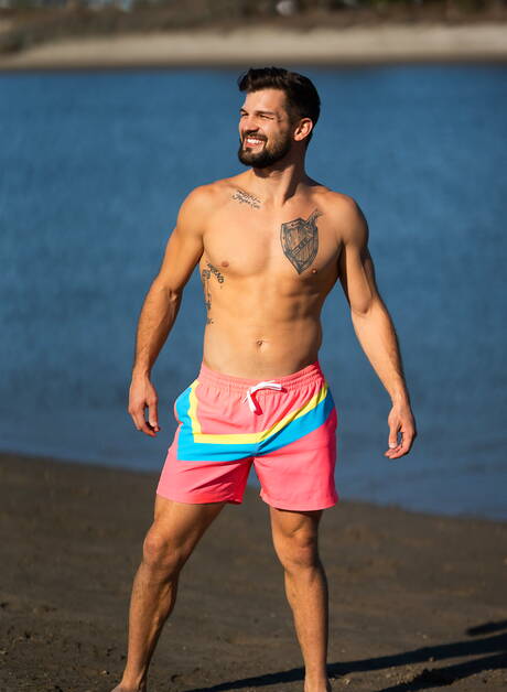 Der amerikanische harte Kerl Brysen und der bullige Archie beim heißen Analsex am Strand