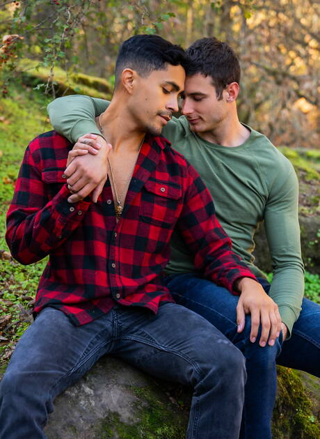 Sean Cody: 性感的美國帥哥 Ricky Donovan 和 Jeb 在淋浴時吸吮雞巴後操了他們的屁股