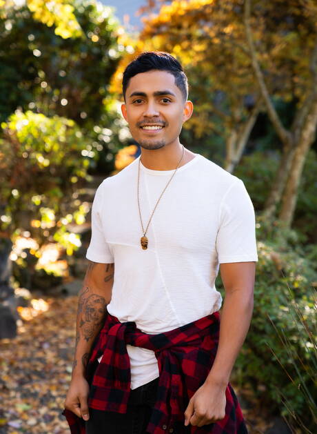 Os gostosos garotos americanos Ricky Donovan e Jeb fodem a bunda depois de chupar um pau no chuveiro