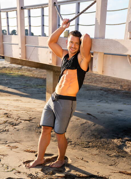 Amerykańskie gwiazdy, siłacz Johnny Donovan i superogier Jax Hayes uprawiają gorący seks na plaży