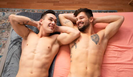 El supersemental estadounidense Brysen y el cachas Dave en una follada anal muy caliente