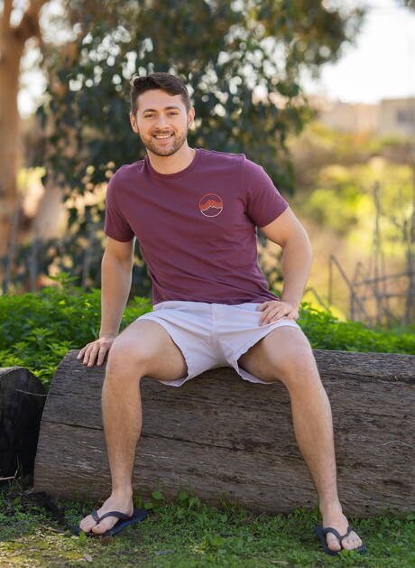 帥哥 Lane 和壯漢 Levi 在戶外裸體擺造型