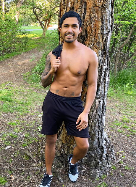 Die amerikanischen Pornostars Johnny Donovan und Ricky Donovan lieben sich draußen