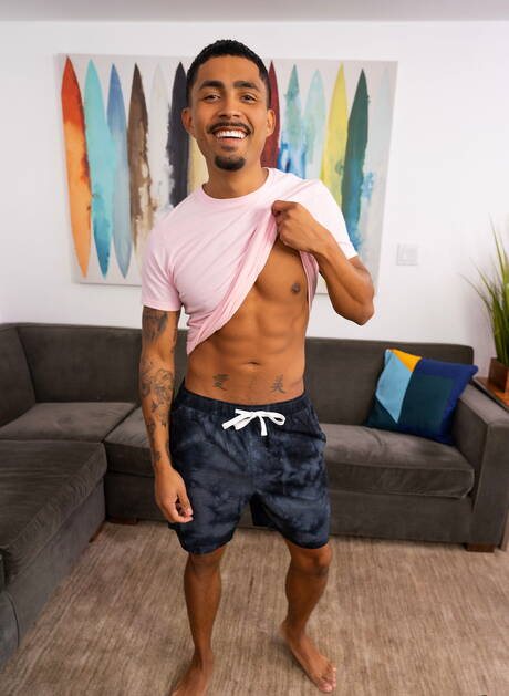 Superstudent Blake i latynoski muskularny Ricky Donovan uprawiają gorący seks