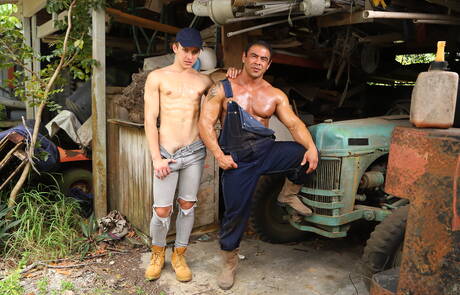 American superstud Cameron Basinger and latin bull Draven Navarro have anal sex outside