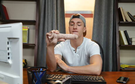 Die versauten Typen Dale Savage, Eddy Ceetee und Tristan Hunter lutschen und vögeln sich gegenseitig