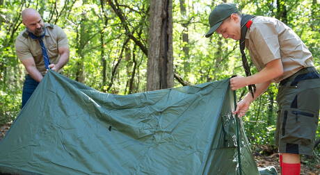 Americanos gostosos, o urso peludo Bishop Angus e o super garanhão Ian Levine em uma foda anal gostosa