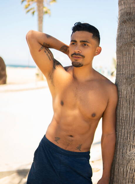 Latin tough guy Ricky Donovan and husky guy Archie fuck after blowjob outdoor