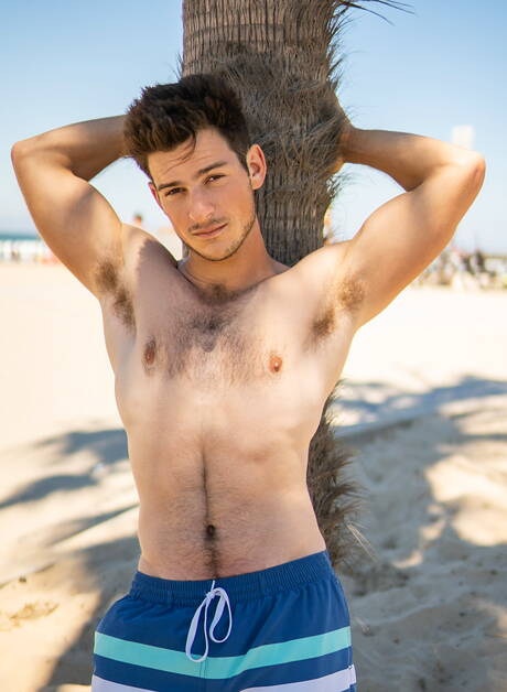 Latin tough guy Ricky Donovan and husky guy Archie fuck after blowjob outdoor