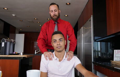 Die haarigen amerikanischen Hengst Dustin Steele und Lorenzo Ferraz bei heißer Arschfick-Action in der Badewanne