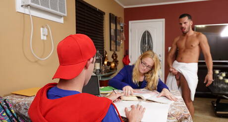 American hunk Marco Lorenzo and hunky guy Tyler Mcdaniels jack off cock in bath