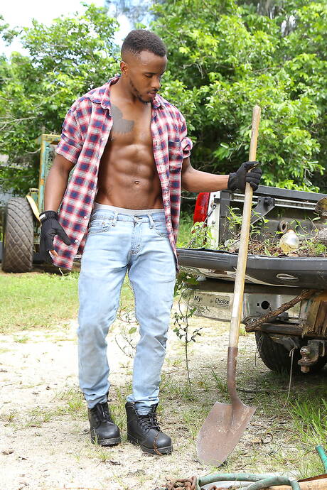 Nette amerikanische Jungs, der heiße Bär Atlas Grant und der bullige Pheonix Fellington beim Analsex im Freien