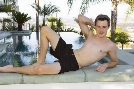 Amerykański muskularny Brysen i superogier Wagner uprawiają dobry seks w basenie