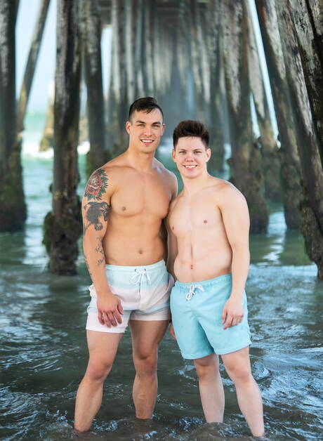 American muscular Riley Chaux and stud Dave in hot anal sex on the beach