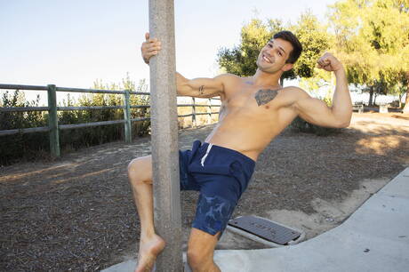 Las estrellas estadounidenses Brysen y Jayce tienen sexo anal duro al aire libre