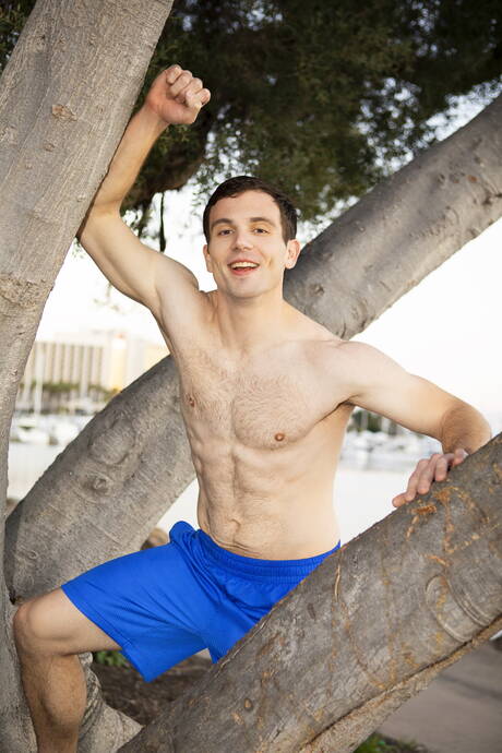 Der muskulöse Greyson und der attraktive Ernie bei heißer homosexueller Action im Freien