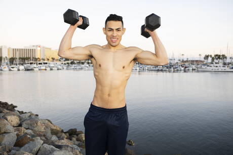 Der muskulöse Greyson und der attraktive Ernie bei heißer homosexueller Action im Freien