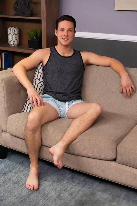 Der starke Mann Dean und der Hengst Cole lutschen und ficken sich draußen gegenseitig