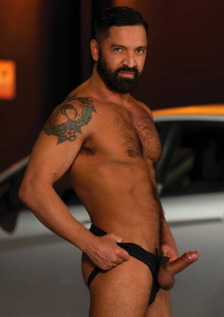 Die sexy Jungs Dominic Pacifico, Drew Sebastian und Eric The Red beim heißen Dreier-Analsex mit Fisting