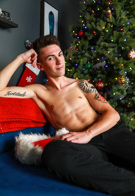 I cattivi ragazzi Kyle Wyncrest, Jonathan Tylor e Tristan West si amano