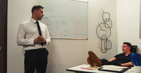 Os simpáticos caras americanos Carter Woods e o durão Masyn Thorne fazem um bom sexo