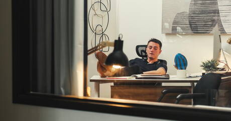 Os simpáticos caras americanos Carter Woods e o durão Masyn Thorne fazem um bom sexo