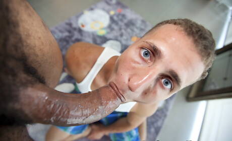 Il muscoloso nero Castro Supreme e il super stallone Roman Rivers fanno l