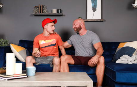 American mature bear Killian Knox and tough guy Asher Day fuck after dick sucking outdoor