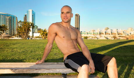 Le dur à cuire Frankie Valentine et le beau gosse Dexter ont des relations sexuelles torrides à l