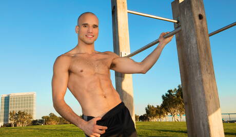 Le dur à cuire Frankie Valentine et le beau gosse Dexter ont des relations sexuelles torrides à l