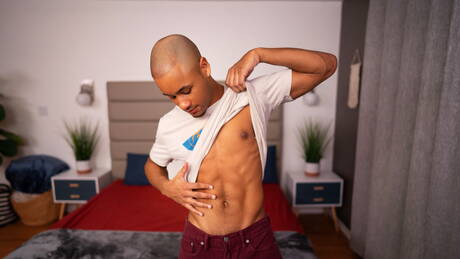 Ebony spierbundel Xavier Zane en hengst Shane kleden zich uit en laten hun mooie kont zien