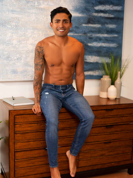 Mili amerykańscy kumple, muskularny Ricky Donovan i dobrze zbudowany Blake Ryan uprawiają dobry seks