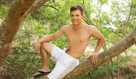 硬漢Jayden和大力士Sean在戶外口交後操屁股