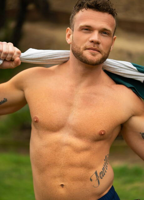 硬漢肖恩與美國健碩帕克納許戶外熱戀