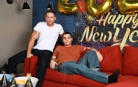 I simpatici amici americani Roman Todd e il peloso Andrew Miller fanno sesso anale