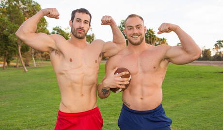 El bien formado Randy y el musculoso Brock en una acción de sexo anal caliente al aire libre