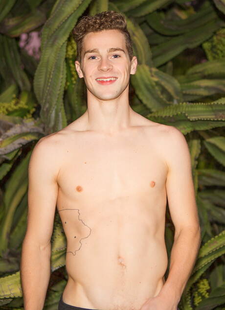 Le dur à cuire américain Brysen et le beau gosse Robbie ont des relations sexuelles torrides à l