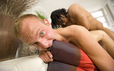 黑肌肉男Castro Supreme Tj吸吮雞雞後被幹