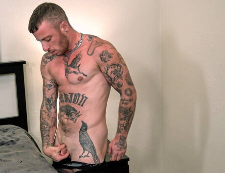 FTM Chance Hart posiert nackt