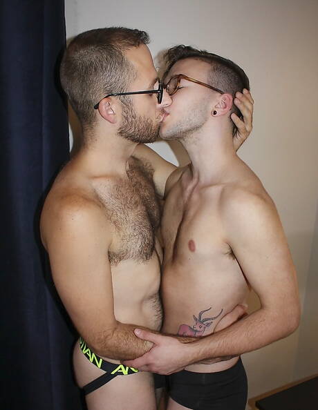 Ari Koyote i Joel Someone mają gorącą scenę z FTM