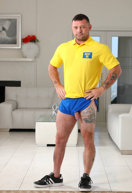 ホットなケイ・カーター、マイルズ軍曹、セザール・ゼスがバイセクシャルセックスシーンに出演