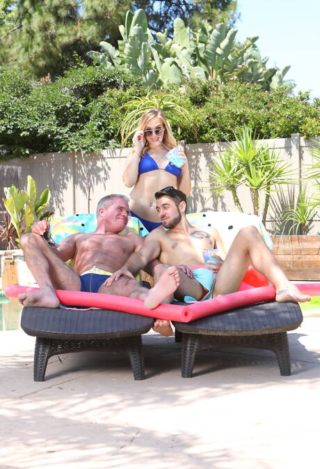 Trío cachondo Dante Colle, Kasey Miller y Dale Savage en un trío bisexual