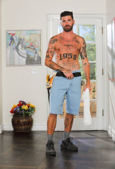 Il trio focoso Wolf Hudson, Lilly Hall e Chris Damned in una scena di sesso bisessuale