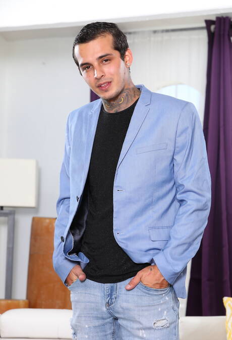 Lindo trio Bentley Layne, Michael Delray e Aria Banks em uma foda a três bi