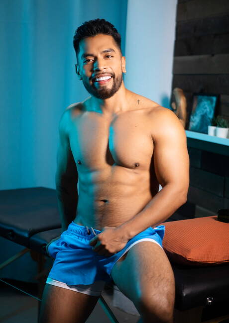 Men: Muscular Maverick Sun and strongman Ihan Rodriguez fuck ass after blowjob