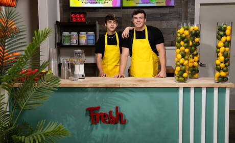 I due americani più attraenti, il bel ragazzo Joey Mills e il muscoloso Clark Reid hanno una scena di coppia bollente