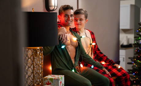 強壯的 Damian Night 和硬漢 Jake Preston 展開激烈的同性戀行為