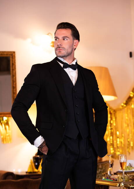 Men: Well-built Franky Fox and american strong bull Papi Kocic have a hot sex