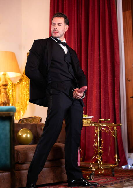 Well-built Franky Fox and american strong bull Papi Kocic have a hot sex