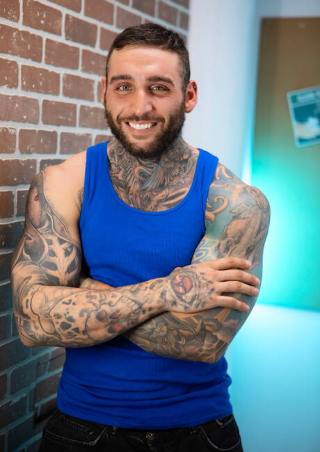 エドワード・テラント、ジョニー・ドノヴァン、トニー・ダンジェロがトイレのグローリーホールシーンに出演